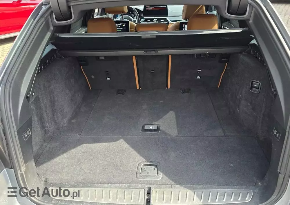 BMW Seria 5 520d xDrive Touring M Sport Edition