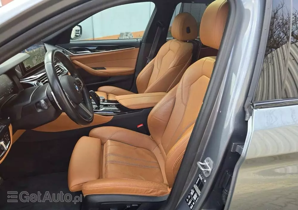 BMW Seria 5 520d xDrive Touring M Sport Edition