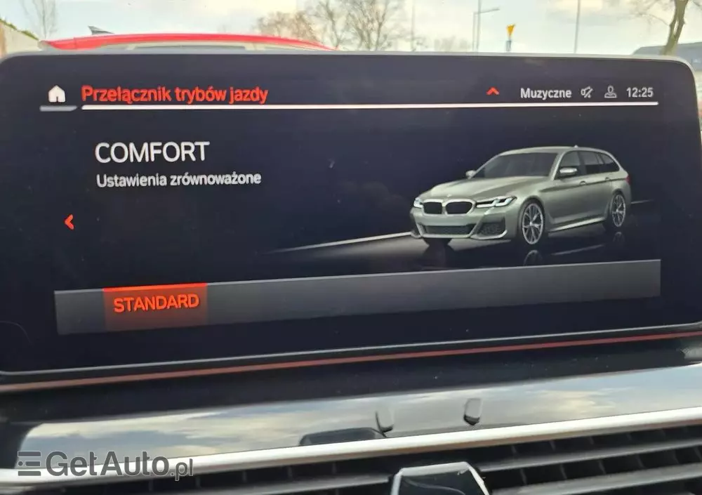 BMW Seria 5 520d xDrive Touring M Sport Edition