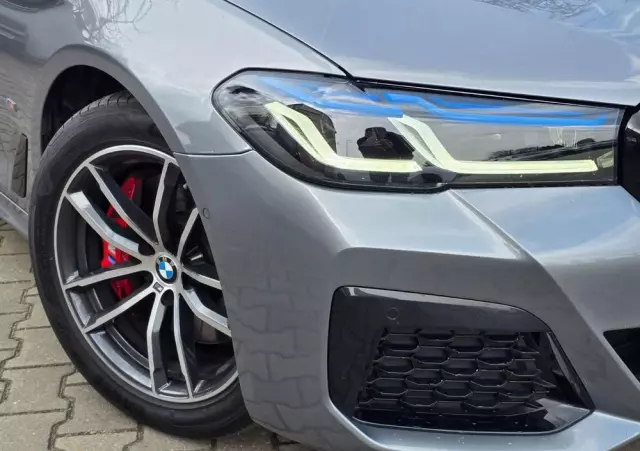 BMW Seria 5 520d xDrive Touring M Sport Edition