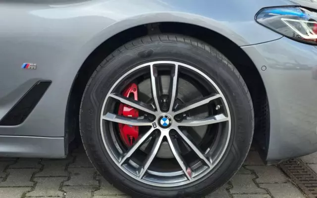 BMW Seria 5 520d xDrive Touring M Sport Edition
