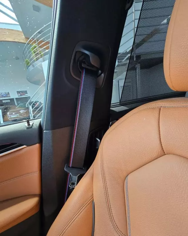 BMW Seria 5 520d xDrive Touring M Sport Edition