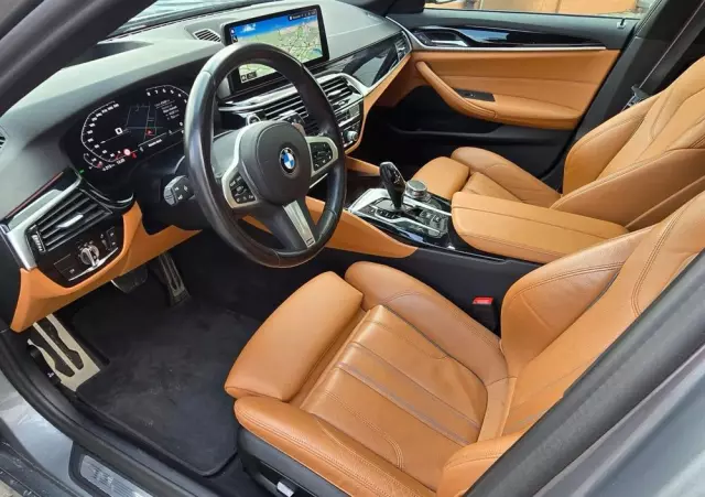 BMW Seria 5 520d xDrive Touring M Sport Edition