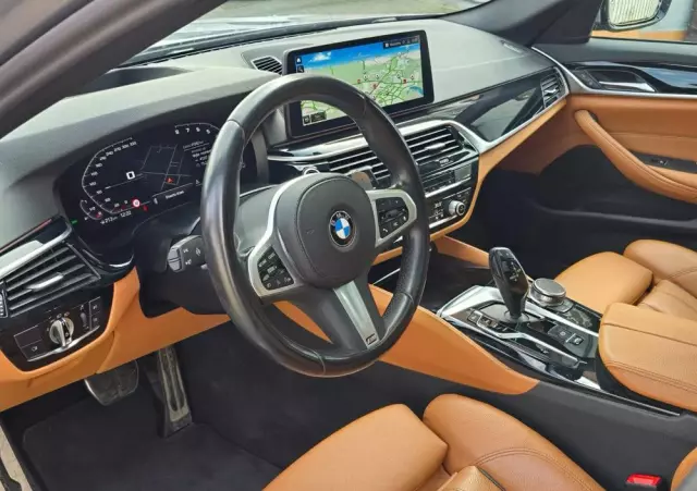 BMW Seria 5 520d xDrive Touring M Sport Edition