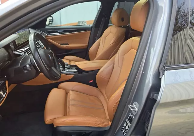 BMW Seria 5 520d xDrive Touring M Sport Edition