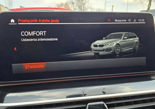 BMW Seria 5 520d xDrive Touring M Sport Edition