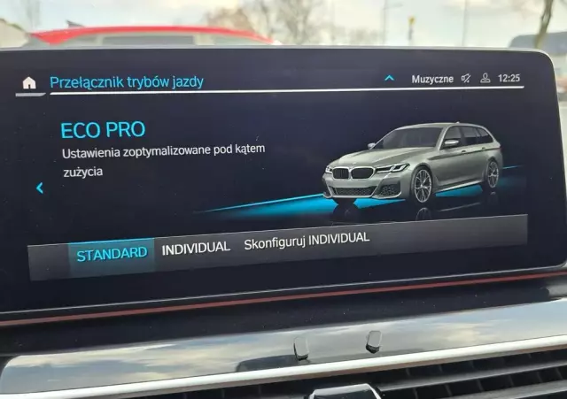 BMW Seria 5 520d xDrive Touring M Sport Edition