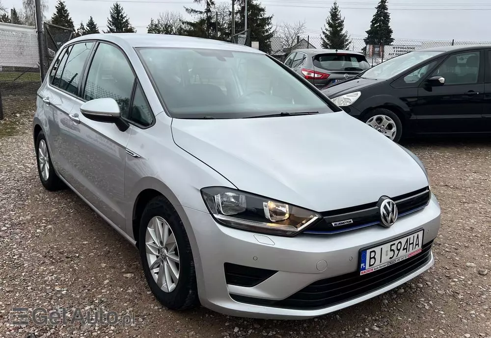 VOLKSWAGEN Golf Sportsvan 