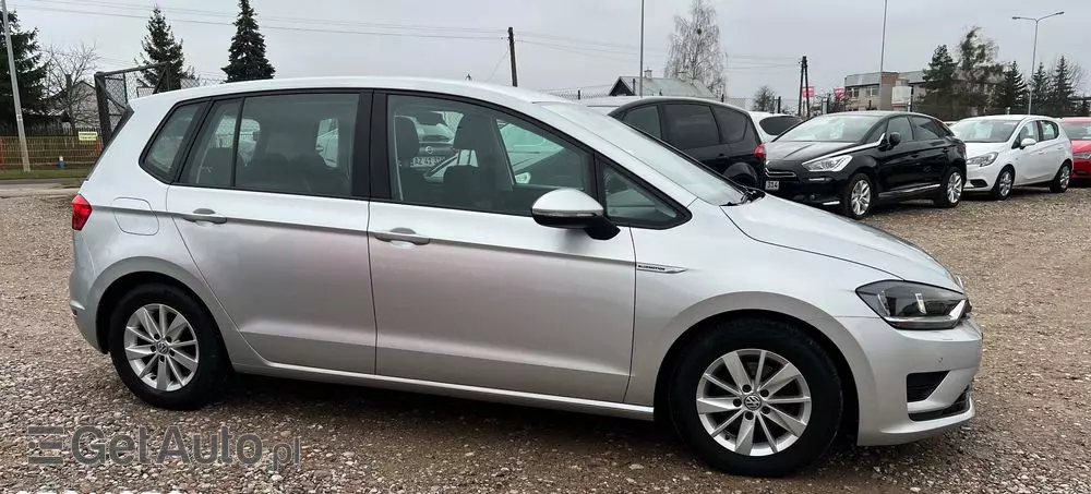 VOLKSWAGEN Golf Sportsvan 