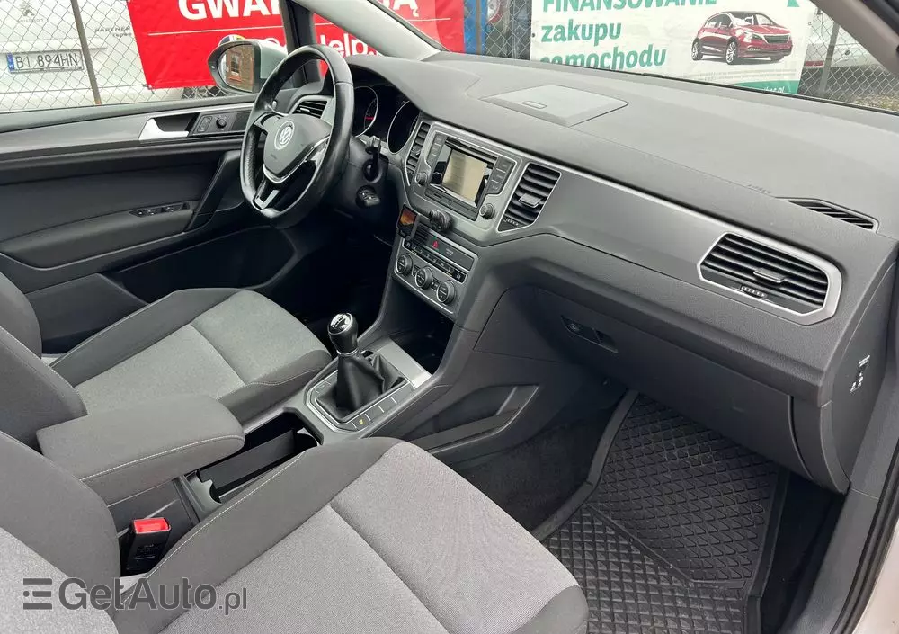 VOLKSWAGEN Golf Sportsvan 