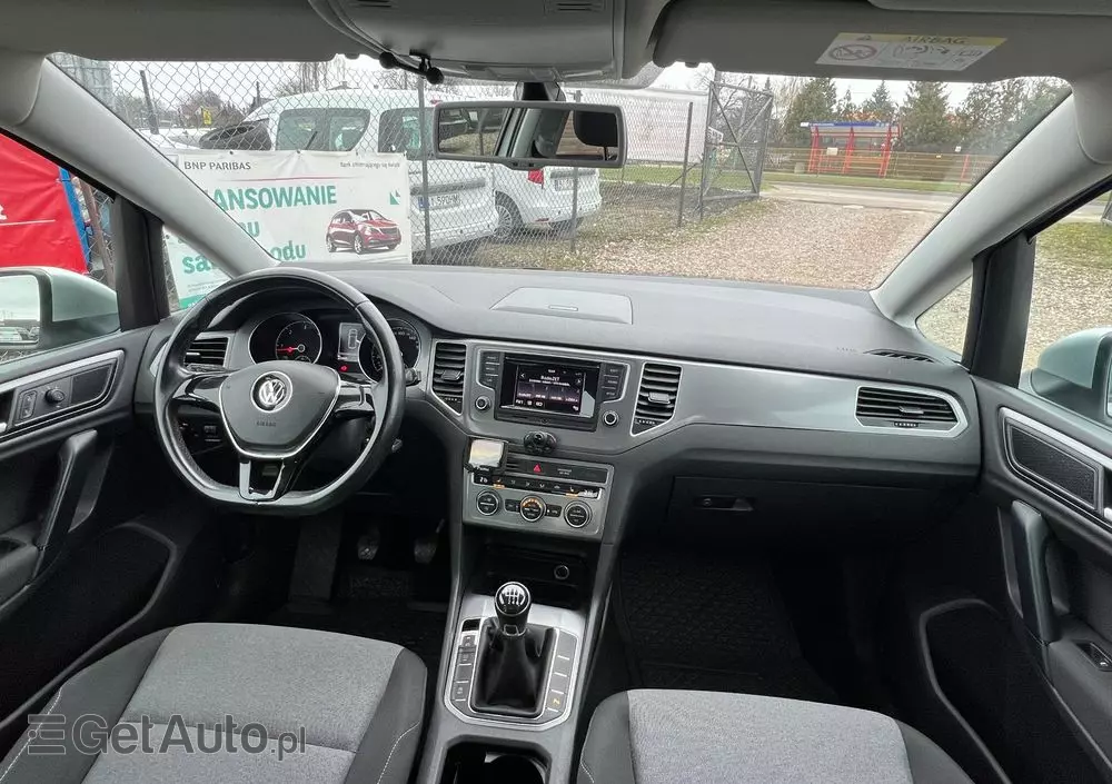 VOLKSWAGEN Golf Sportsvan 