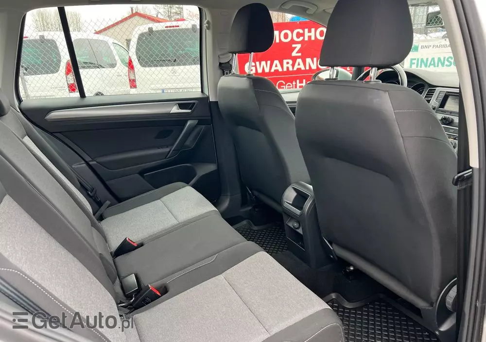 VOLKSWAGEN Golf Sportsvan 