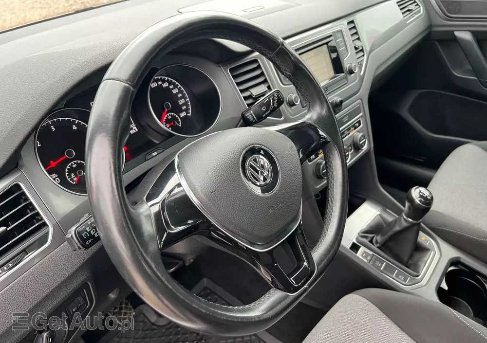 VOLKSWAGEN Golf Sportsvan 