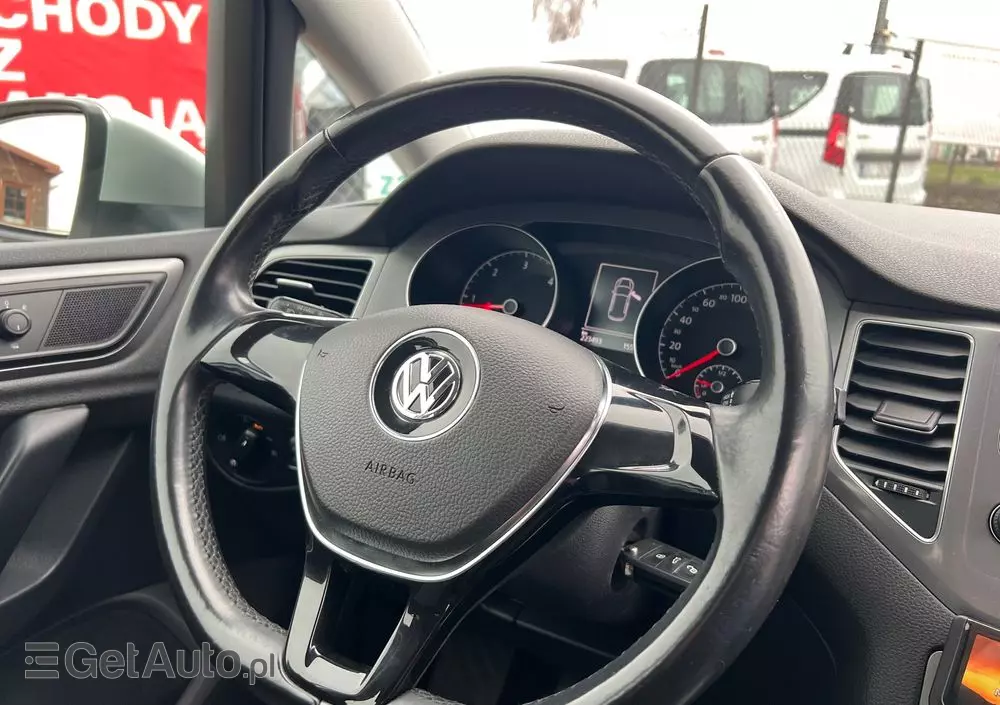 VOLKSWAGEN Golf Sportsvan 