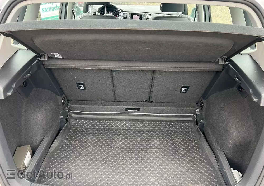 VOLKSWAGEN Golf Sportsvan 