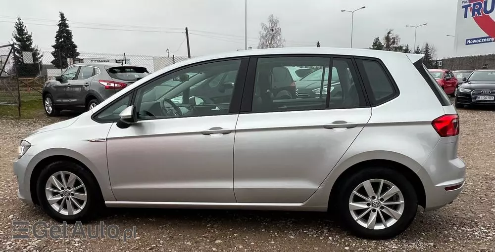 VOLKSWAGEN Golf Sportsvan 