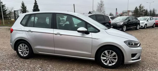 VOLKSWAGEN Golf Sportsvan 