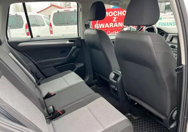 VOLKSWAGEN Golf Sportsvan 