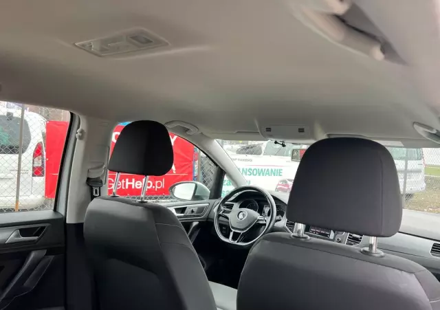 VOLKSWAGEN Golf Sportsvan 