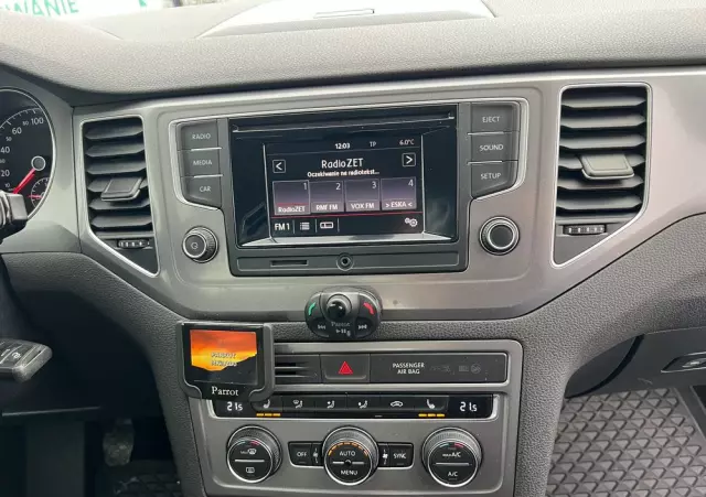 VOLKSWAGEN Golf Sportsvan 