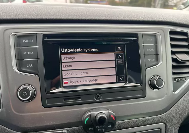 VOLKSWAGEN Golf Sportsvan 