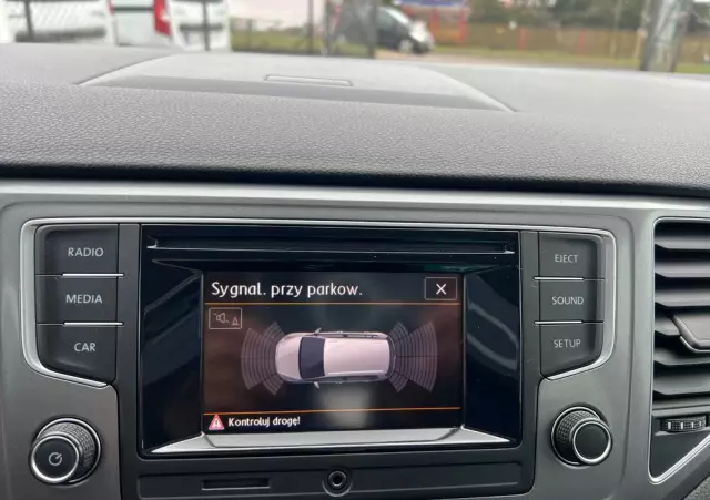 VOLKSWAGEN Golf Sportsvan 