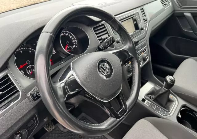 VOLKSWAGEN Golf Sportsvan 