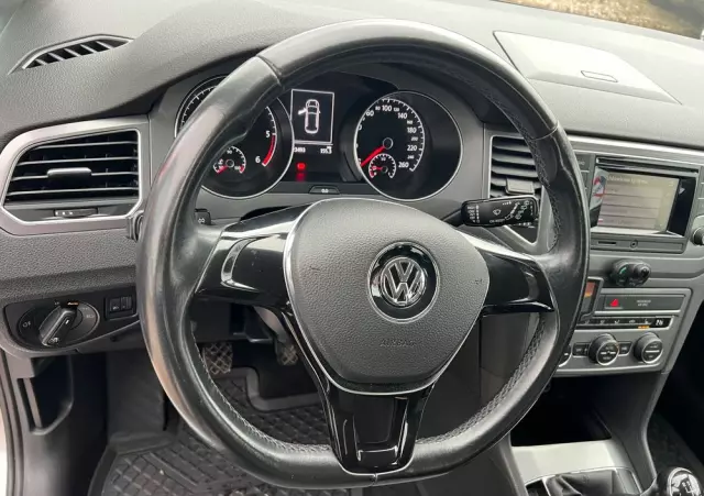 VOLKSWAGEN Golf Sportsvan 