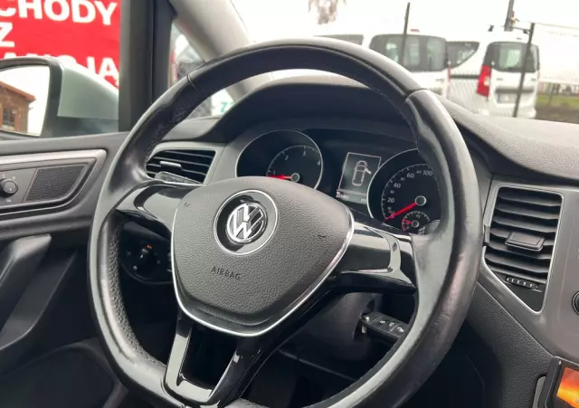 VOLKSWAGEN Golf Sportsvan 