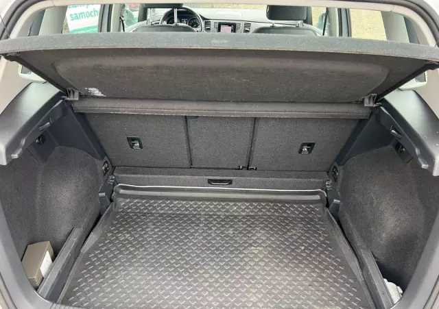 VOLKSWAGEN Golf Sportsvan 