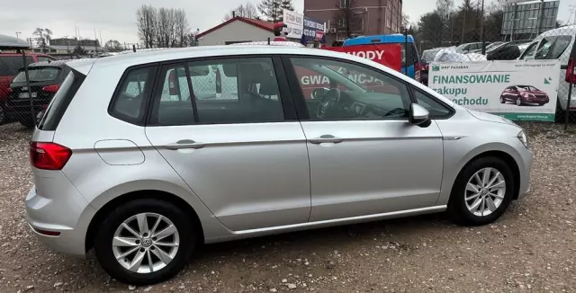 VOLKSWAGEN Golf Sportsvan 