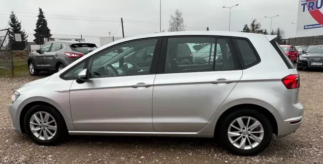 VOLKSWAGEN Golf Sportsvan 