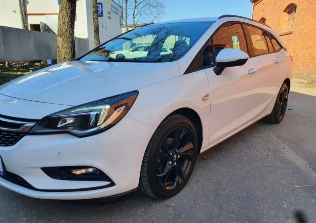 OPEL Astra 1.6 CDTI Sport