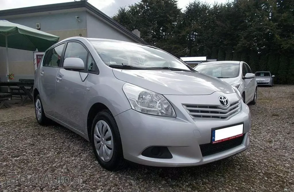 TOYOTA Verso 