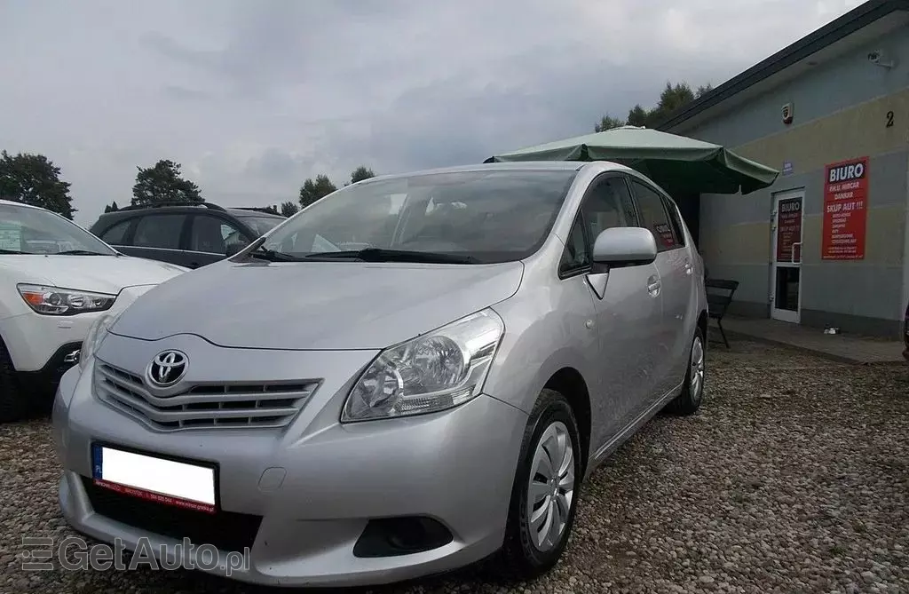 TOYOTA Verso 