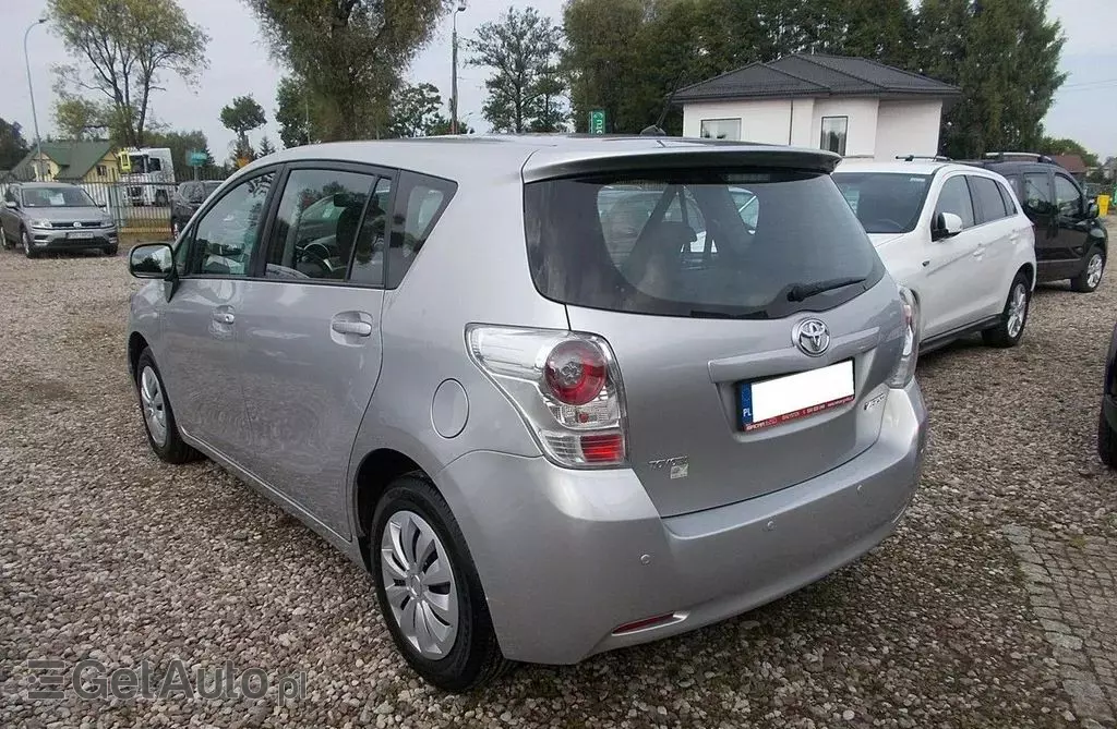 TOYOTA Verso 