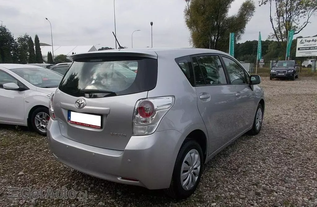 TOYOTA Verso 