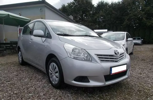 TOYOTA Verso 