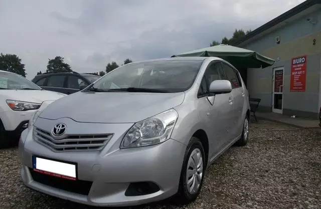 TOYOTA Verso 