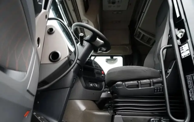 DAF XF 480 / BDF / 6X2 / / SSC / KLIMATYZACJA POSTOJOWA / OŚ PODNOSZONA / MEGA 