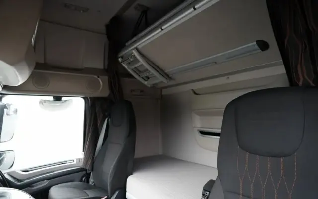 DAF XF 480 / BDF / 6X2 / / SSC / KLIMATYZACJA POSTOJOWA / OŚ PODNOSZONA / MEGA 