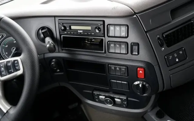 DAF XF 480 / BDF / 6X2 / / SSC / KLIMATYZACJA POSTOJOWA / OŚ PODNOSZONA / MEGA 