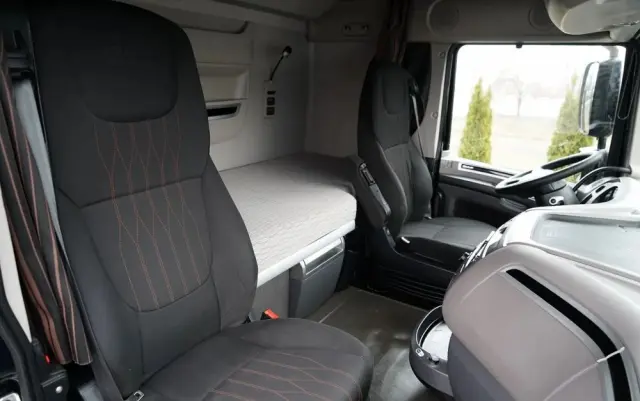 DAF XF 480 / BDF / 6X2 / / SSC / KLIMATYZACJA POSTOJOWA / OŚ PODNOSZONA / MEGA 