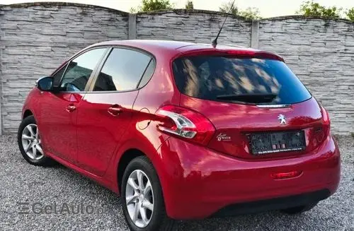 PEUGEOT 208 