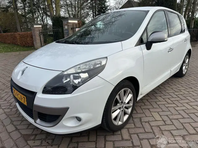 RENAULT Scenic Authentique 110