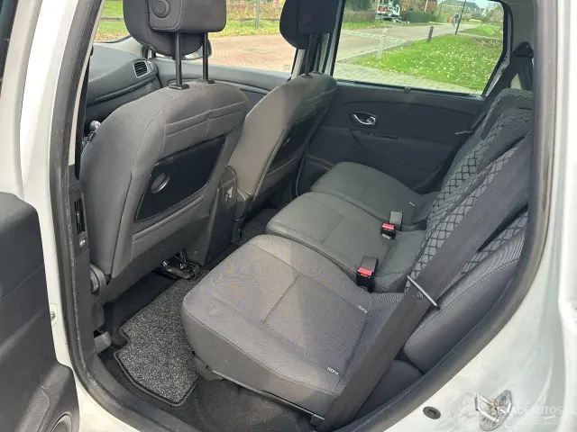 RENAULT Scenic Authentique 110