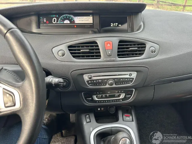 RENAULT Scenic Authentique 110