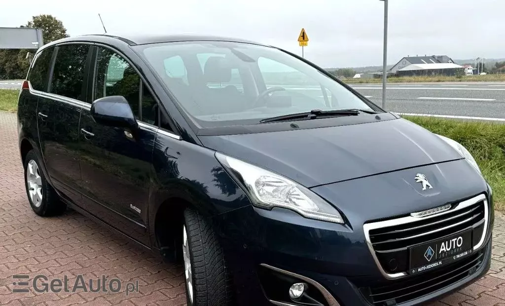 PEUGEOT 5008 