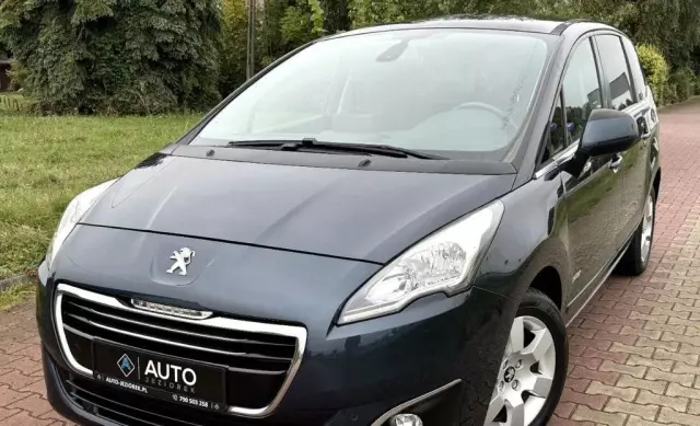 PEUGEOT 5008 