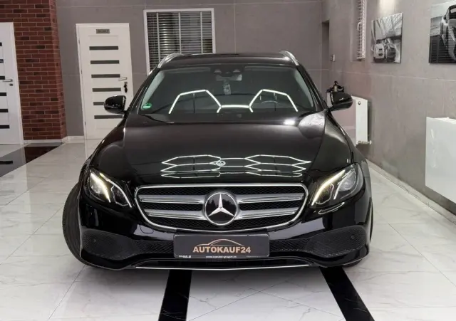 MERCEDES-BENZ Klasa E 220 d 9G-TRONIC